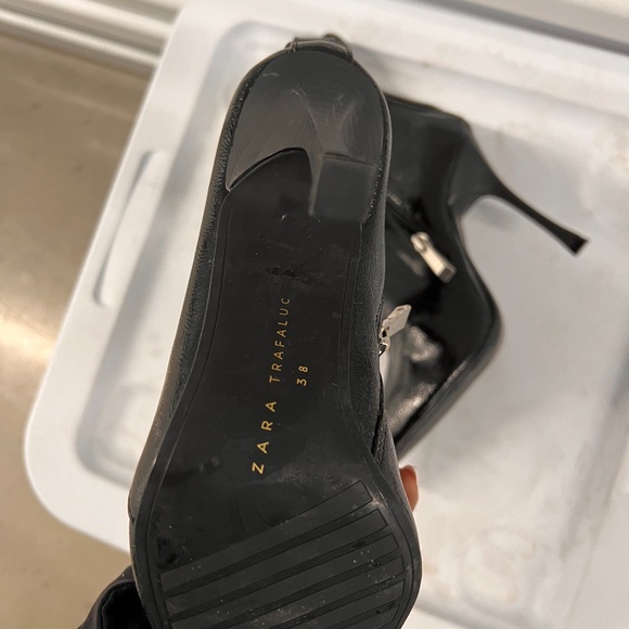 Zara Black Patent Leather Pointed Toe Ankle Booties 4" Heel *LIKE NEW* - Picture 4 of 6